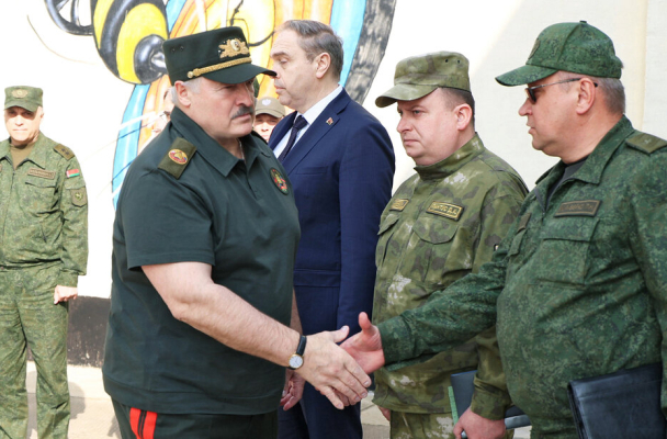 Как Лукашенко дал повод посмеяться и над силовиками, и над самим собой
