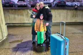 Павал Севярынец з жонкай Вольгай і сынам Францішкам пасля доўгай разлукі